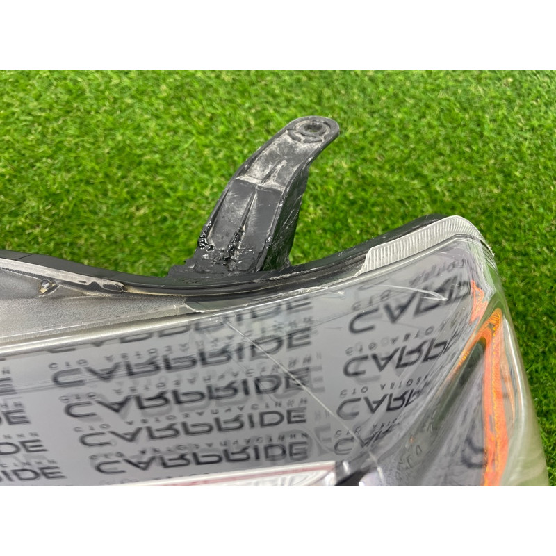 Фара (оптика) Toyota 4Runner N280