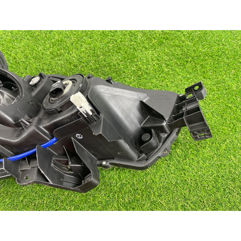 Фара (оптика) Toyota 4Runner N280