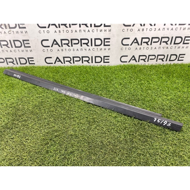 Молдинг стекла (кузов и элементы) LAND ROVER Range Rover P38 1996 4.6 Lucas ALR3147