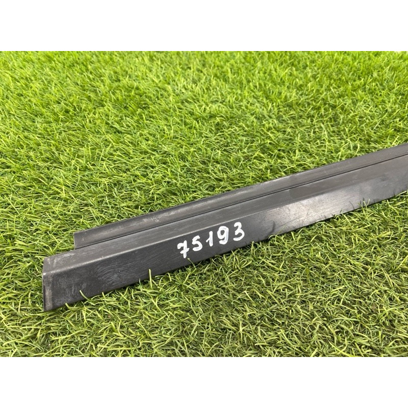 Молдинг стекла (кузов и элементы) LAND ROVER Range Rover P38 1996 4.6 Lucas ALR3147