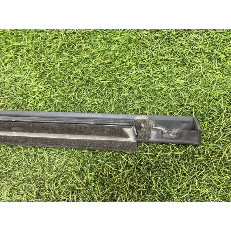 Молдинг стекла (кузов и элементы) LAND ROVER Range Rover P38 1996 4.6 Lucas ALR3147