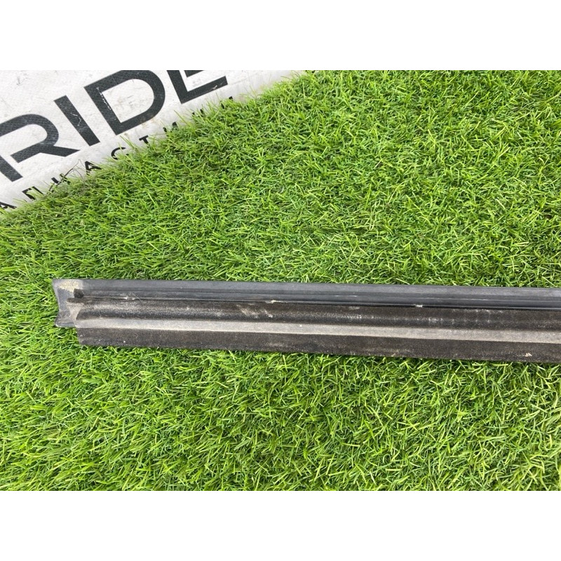 Молдинг стекла (кузов и элементы) LAND ROVER Range Rover P38 1996 4.6 Lucas ALR3147