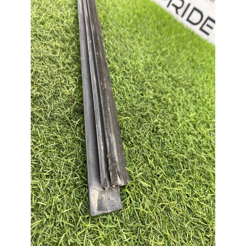 Молдинг стекла (кузов и элементы) LAND ROVER Range Rover P38 1996 4.6 Lucas ALR3147