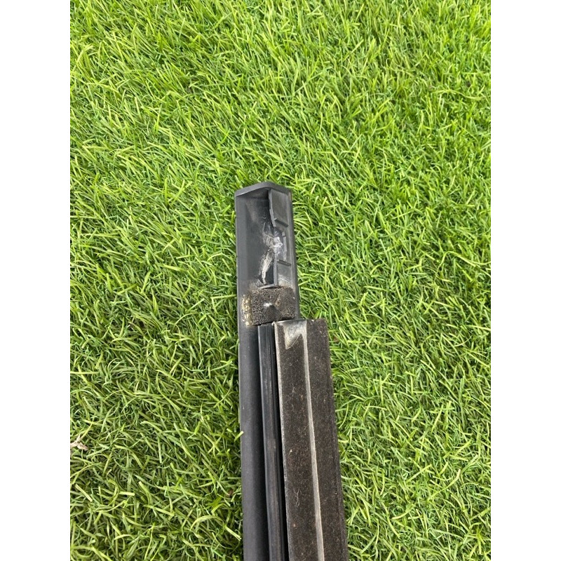 Молдинг стекла (кузов и элементы) LAND ROVER Range Rover P38 1996 4.6 Lucas ALR3147