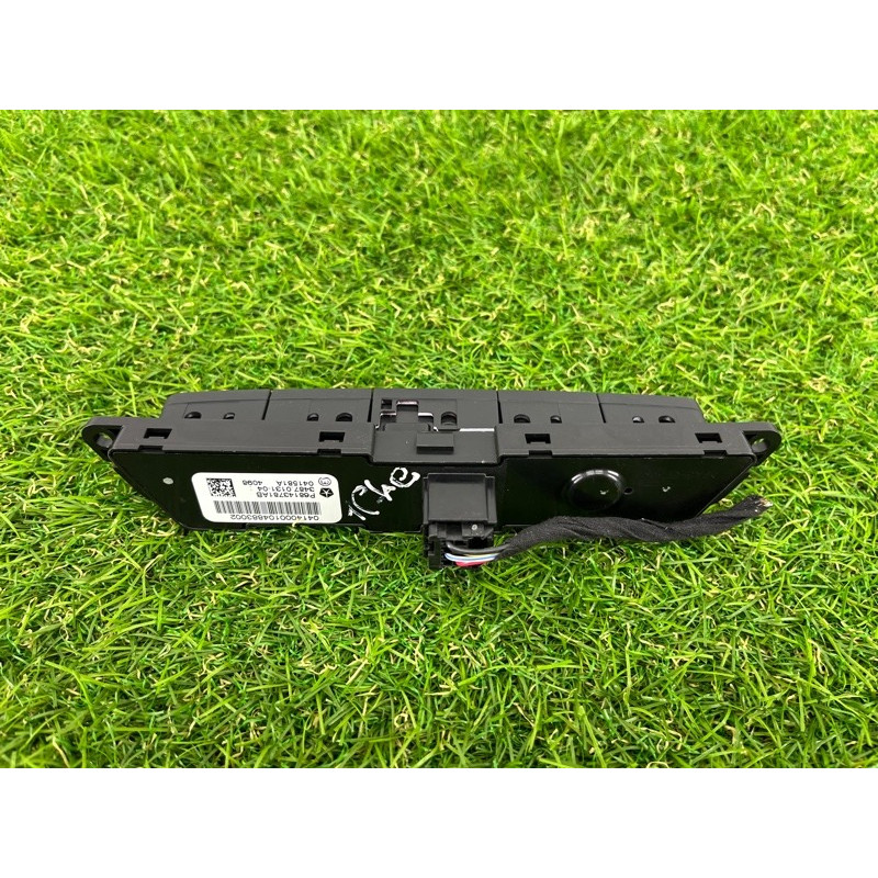 Блок кнопок (электрика / кнопки) Jeep Cherokee KL 2014 2.4 68143781AA