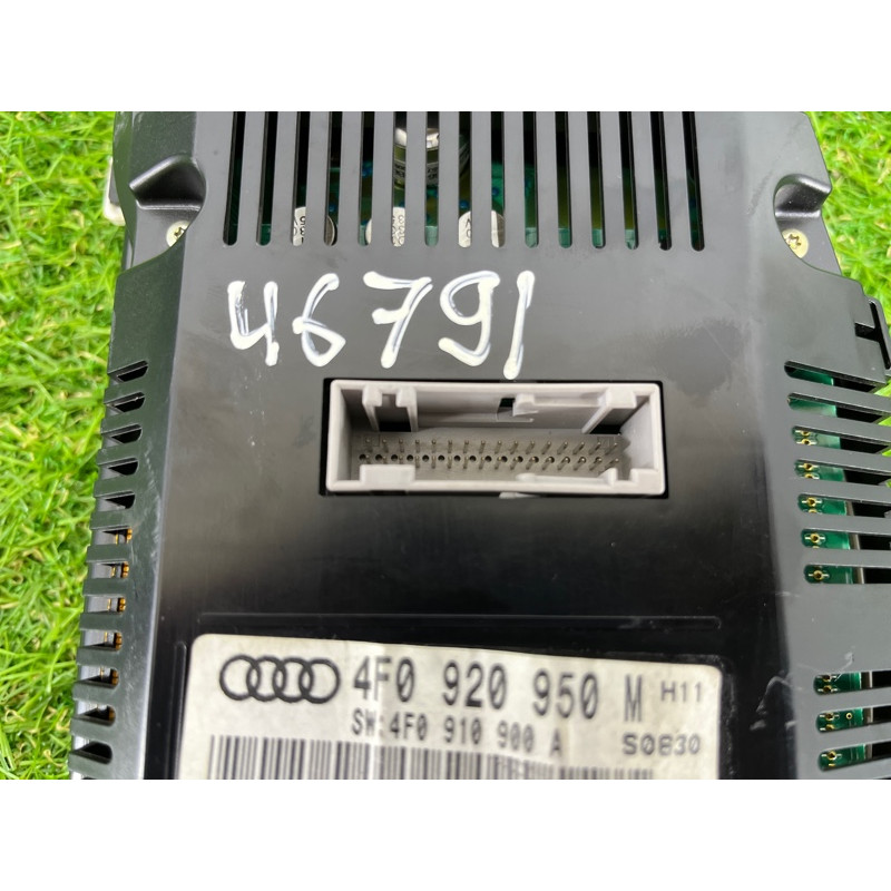 Панель приладів (салон) Audi A6 C6 4F0920950M
