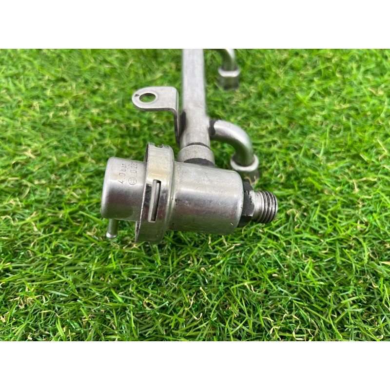 Топливная рампа (топливная система) Audi A6 C4 2.6 078133681N