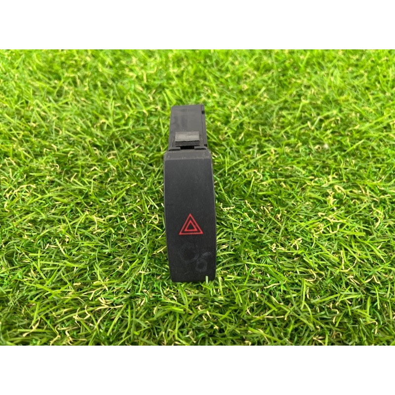 Кнопка аварийной сигнализации (электрика / кнопки) Mazda 6 GH 2008 2.0 RF7J 03099700