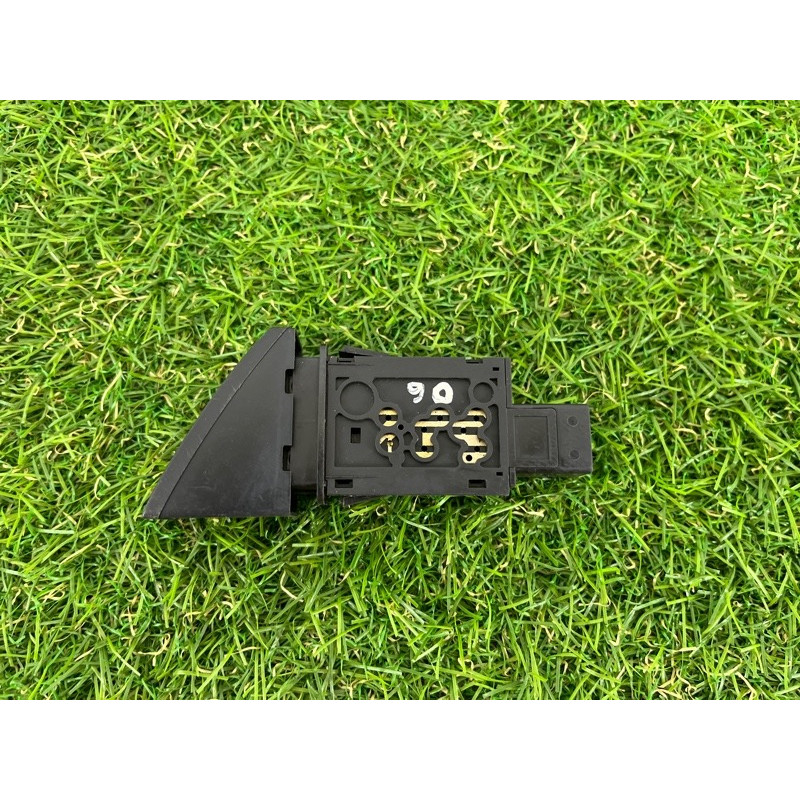 Кнопка аварийной сигнализации (электрика / кнопки) Mazda 6 GH 2008 2.0 RF7J 03099700