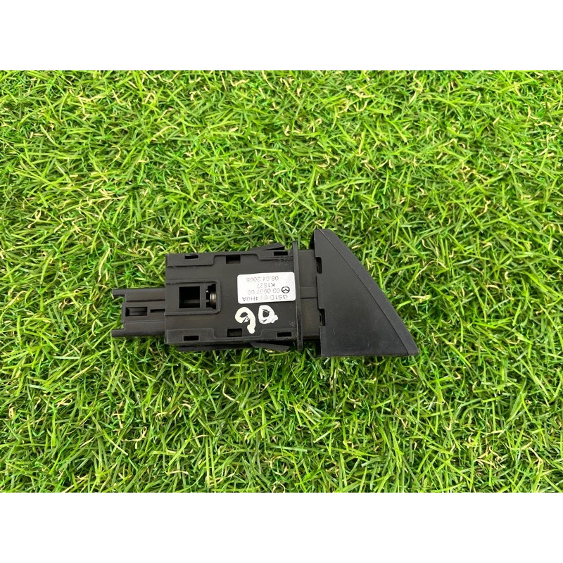 Кнопка аварийной сигнализации (электрика / кнопки) Mazda 6 GH 2008 2.0 RF7J 03099700