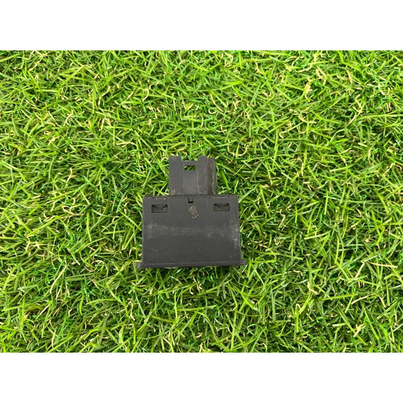 Разъем aux (электрика) BMW 7-series E38 61318368346