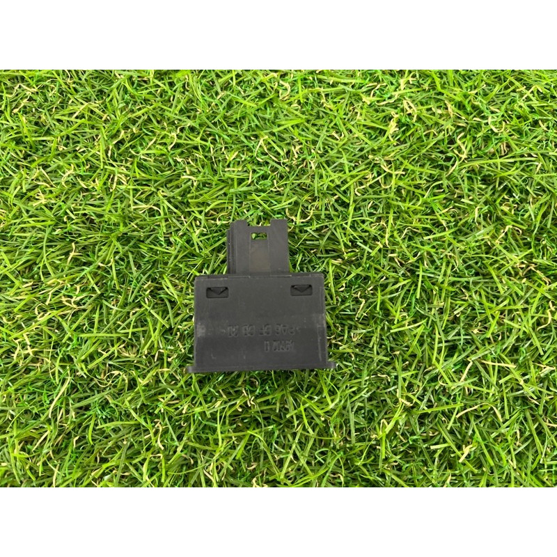 Разъем aux (электрика) BMW 7-series E38 61318368346