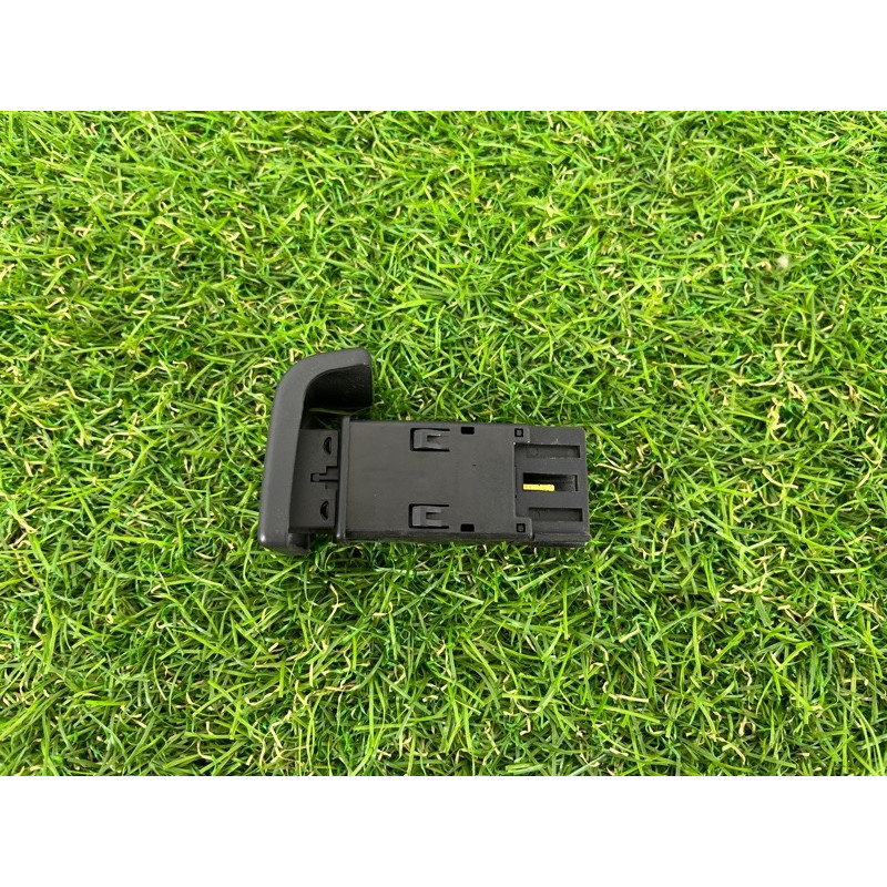 Кнопка заднего стеклоочистителя (электрика / кнопки) LAND ROVER FREELANDER L314 1999 1.8B 03035069 (M)