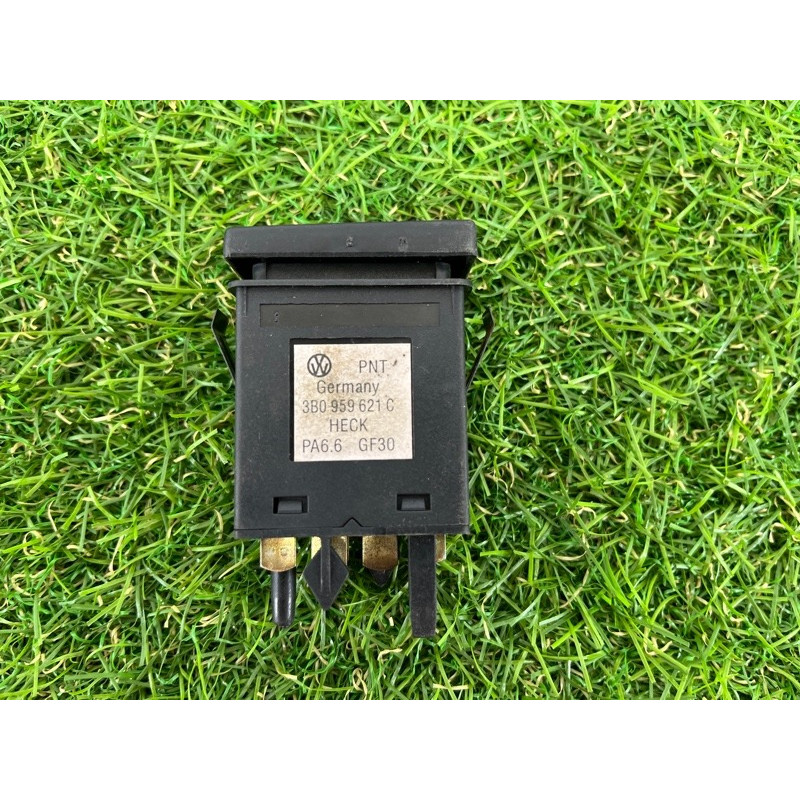 Кнопка подогрева заднего стекла (электрика / кнопки) Volkswagen Passat B5 2003 1.9 TDI 3B0959621C