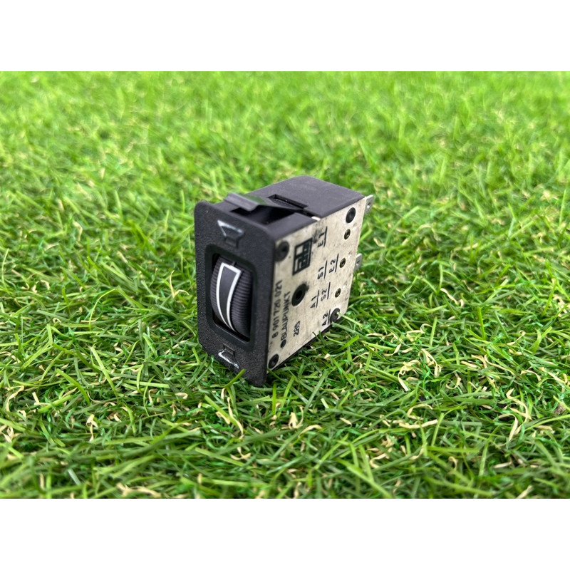 Кнопка регулировки громкости (электрика / кнопки) BMW 3-series E30 65121368769