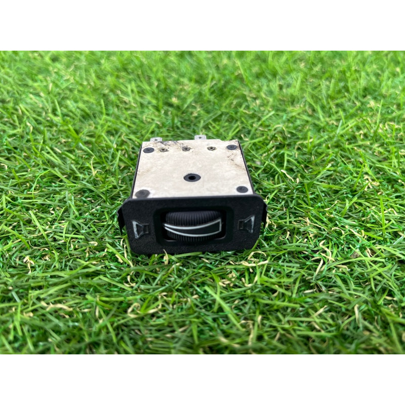 Кнопка регулировки громкости (электрика / кнопки) BMW 3-series E30 65121368769