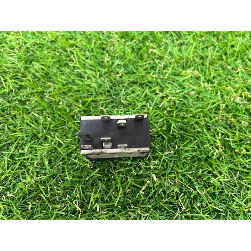 Кнопка регулировки громкости (электрика / кнопки) BMW 3-series E30 65121368769