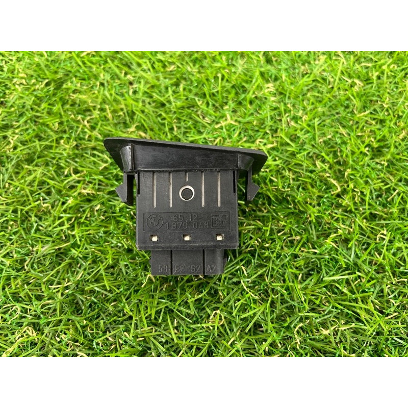 Кнопка регулировки громкости (электрика / кнопки) BMW 5-series E34 65121379048