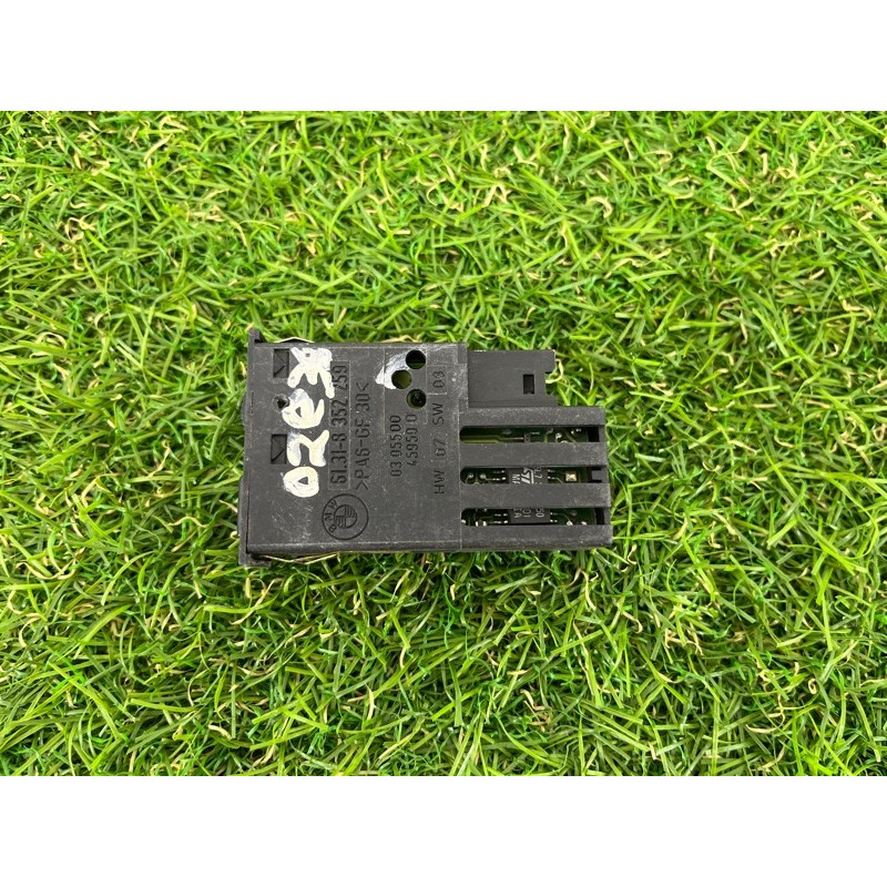 Кнопка подогрева сиденья (электрика / кнопки) BMW 5-series E39 61318352259