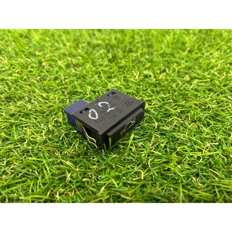 Кнопка открывания крышки багажника (электрика / кнопки) BMW 5-series E39 61.31-8365579