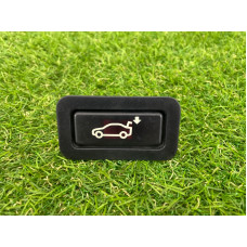 Кнопка открывания крышки багажника