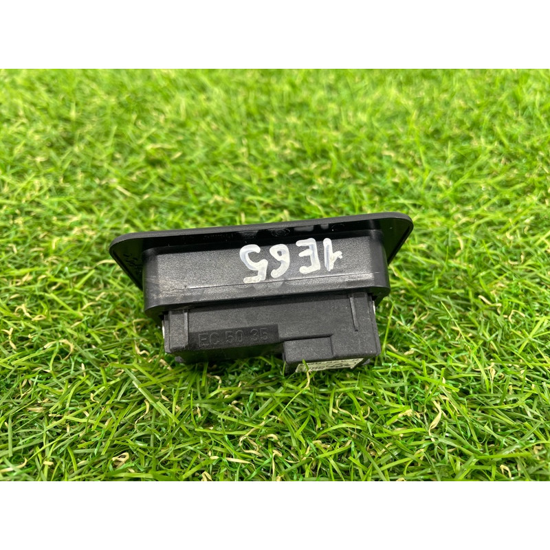 Кнопка открывания крышки багажника (электрика / кнопки) BMW 7-series E65 N62B44 61318375580