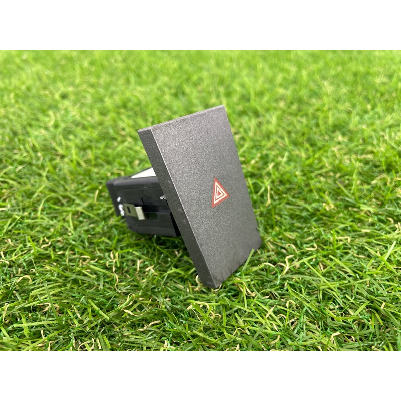 Кнопка аварийной сигнализации (электрика / кнопки) Opel SIGNUM 1 2006 2.2 YH 13138255