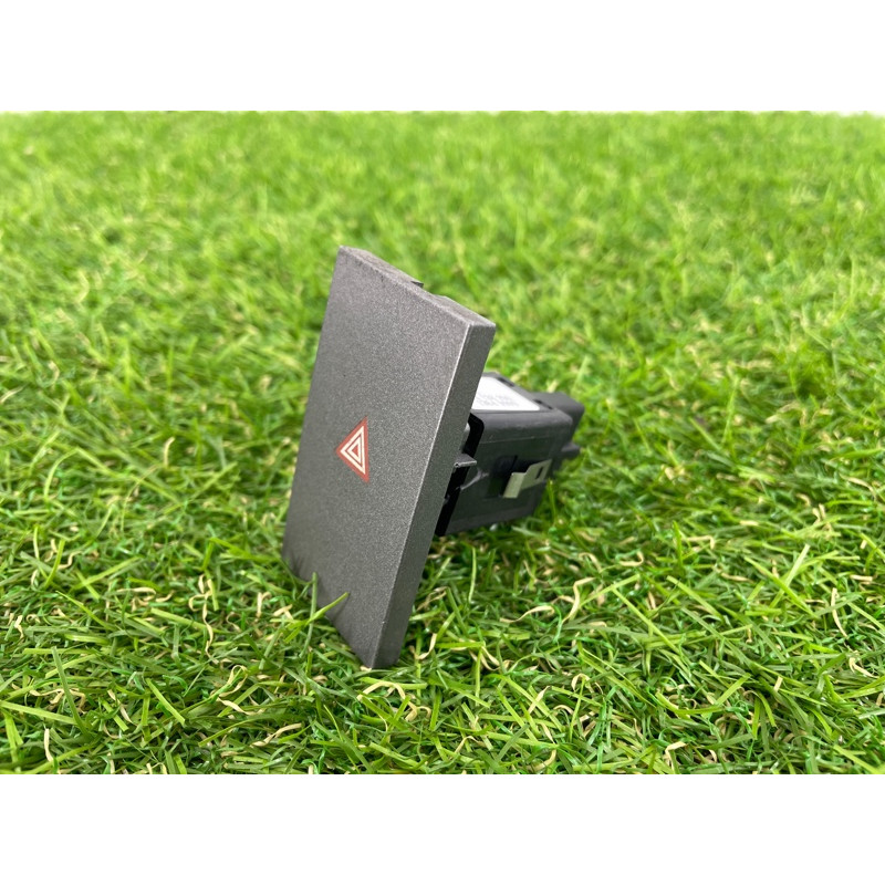 Кнопка аварийной сигнализации (электрика / кнопки) Opel SIGNUM 1 2006 2.2 YH 13138255