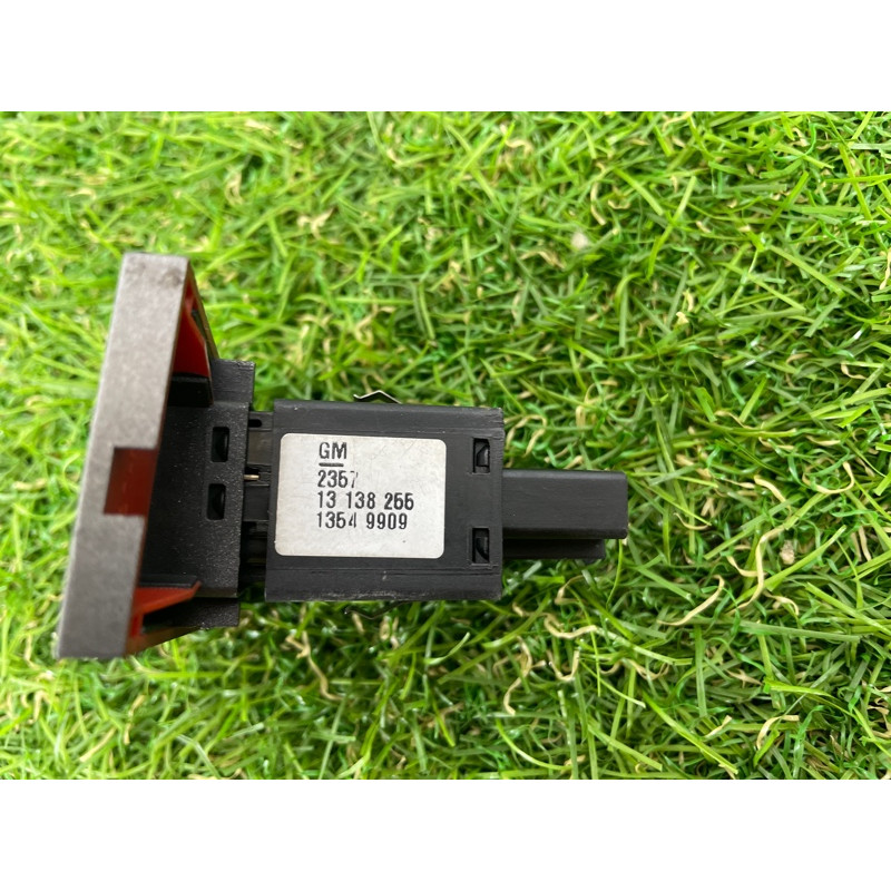 Кнопка аварийной сигнализации (электрика / кнопки) Opel SIGNUM 1 2006 2.2 YH 13138255