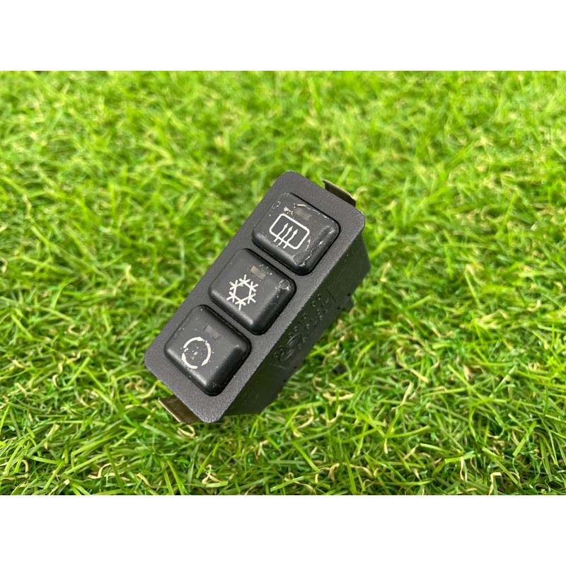 Кнопка климат контроля (электрика / кнопки) BMW 5-series E34 M43b18 61311391764