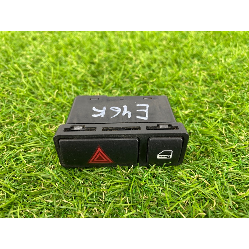 Кнопка аварийной сигнализации (электрика / кнопки) BMW 3-series E46 1999 M47D20 61318368920