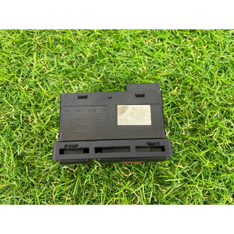 Кнопка аварийной сигнализации (электрика / кнопки) BMW 3-series E46 1999 M47D20 61318368920