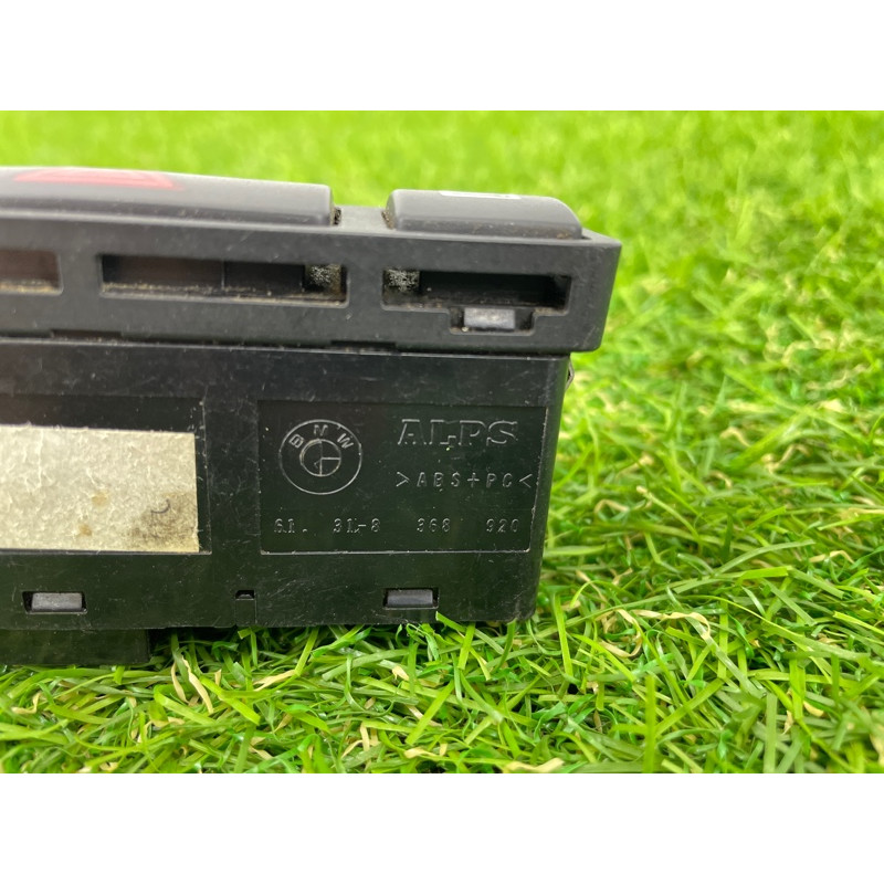 Кнопка аварийной сигнализации (электрика / кнопки) BMW 3-series E46 1999 M47D20 61318368920