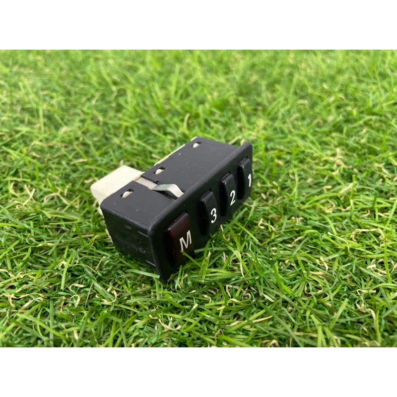 Кнопка памяти сидения (электрика / кнопки) BMW 7-series E38 1996 M60B40 61318352160