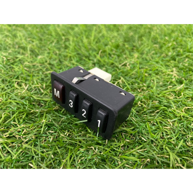 Кнопка памяти сидения (электрика / кнопки) BMW 7-series E38 1996 M60B40 61318352160