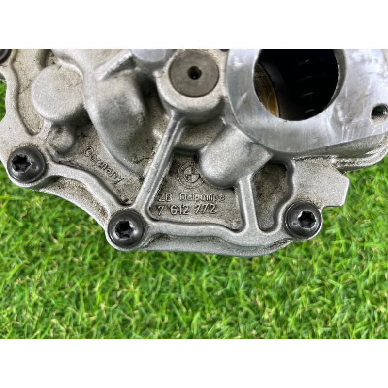 Маслонасос (двигатель и элементы) BMW 5-series F10 2013 N63B44 11417612772