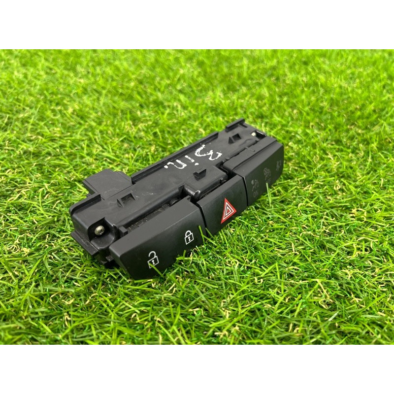 Кнопка аварийной сигнализации (электрика / кнопки) Opel Insignia A 2009 2.0 DTH 13324594