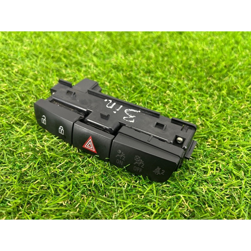 Кнопка аварийной сигнализации (электрика / кнопки) Opel Insignia A 2009 2.0 DTH 13324594