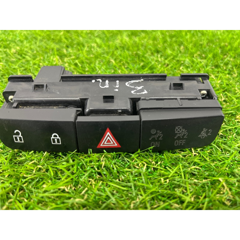 Кнопка аварийной сигнализации (электрика / кнопки) Opel Insignia A 2009 2.0 DTH 13324594