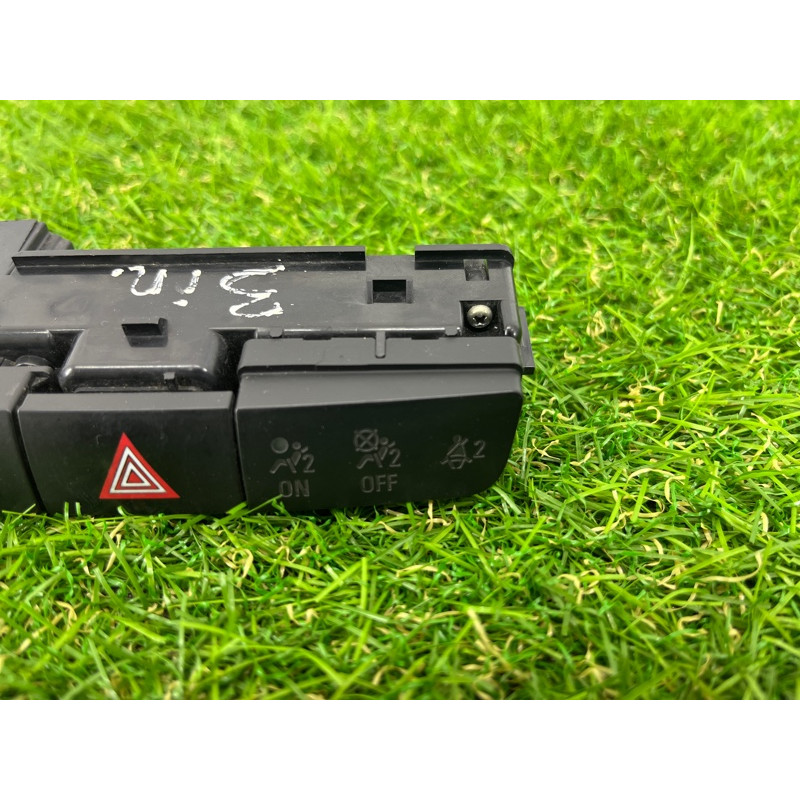 Кнопка аварийной сигнализации (электрика / кнопки) Opel Insignia A 2009 2.0 DTH 13324594