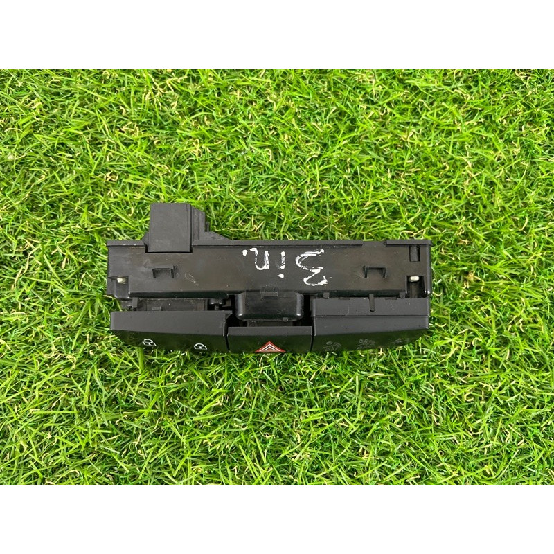 Кнопка аварийной сигнализации (электрика / кнопки) Opel Insignia A 2009 2.0 DTH 13324594