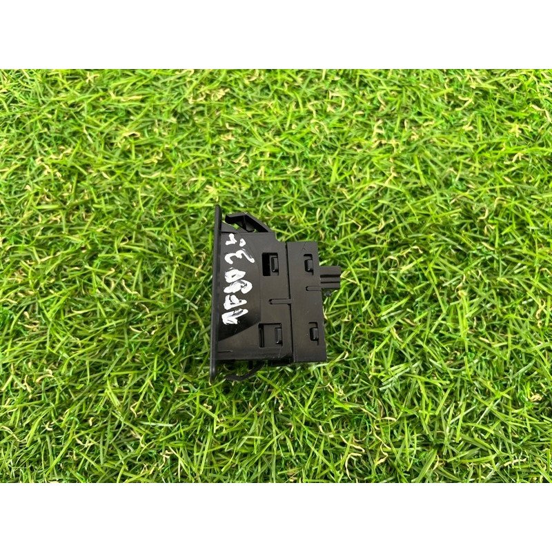 Кнопка склопідйомника (електрика / кнопки) BMW 3-series F30 2013 N26B20 61 31 9 208 106