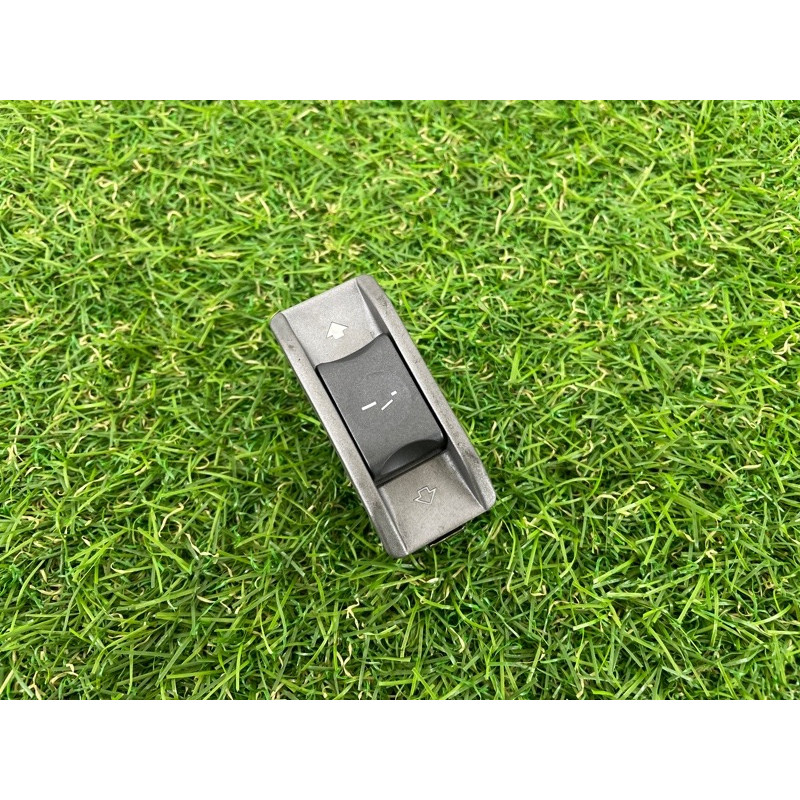 Кнопка сдвижной крышки люка (электрика / кнопки) BMW 7-series E65 N62B44 61316904291