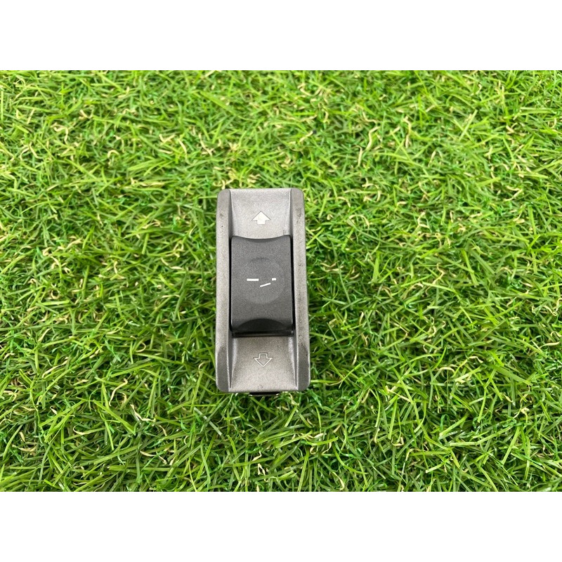 Кнопка сдвижной крышки люка (электрика / кнопки) BMW 7-series E65 N62B44 61316904291