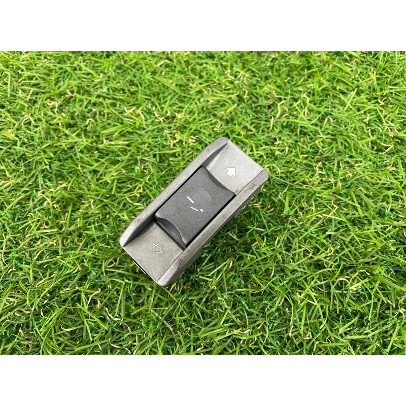 Кнопка сдвижной крышки люка (электрика / кнопки) BMW 7-series E65 N62B44 61316904291