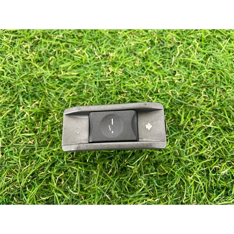 Кнопка сдвижной крышки люка (электрика / кнопки) BMW 7-series E65 N62B44 61316904291