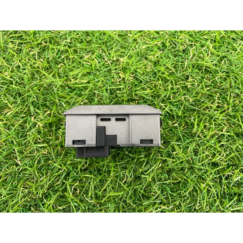 Кнопка сдвижной крышки люка (электрика / кнопки) BMW 7-series E65 N62B44 61316904291