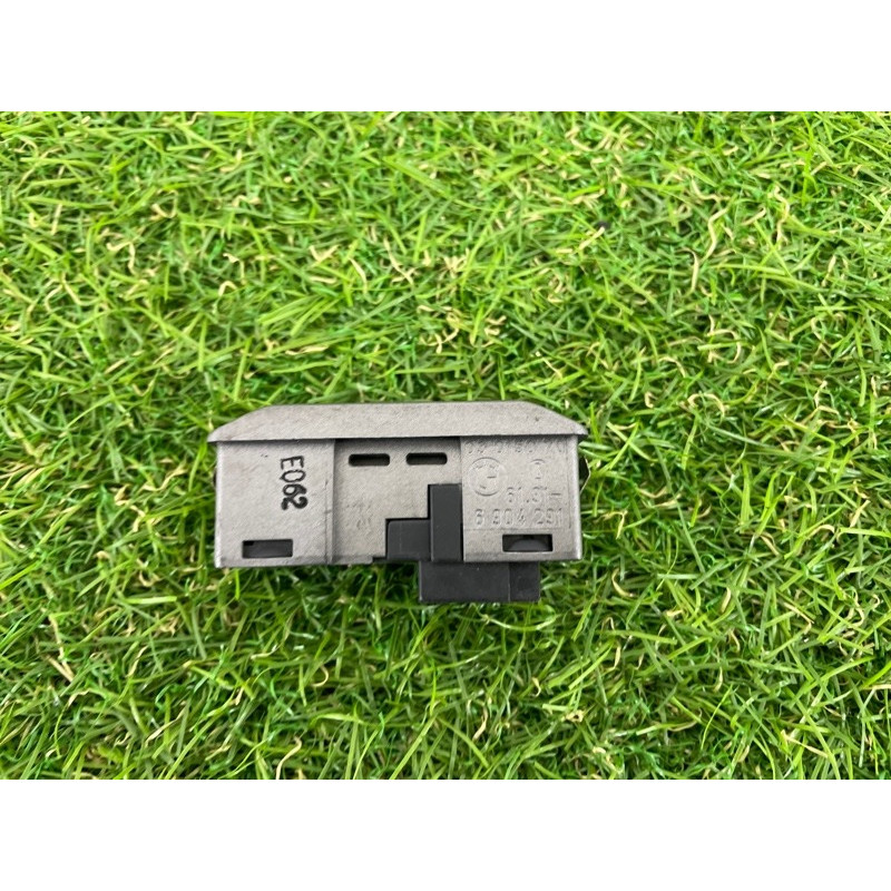 Кнопка сдвижной крышки люка (электрика / кнопки) BMW 7-series E65 N62B44 61316904291