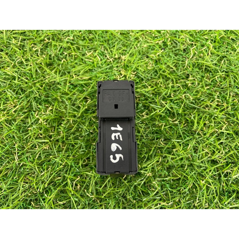 Кнопка сдвижной крышки люка (электрика / кнопки) BMW 7-series E65 N62B44 61316904291