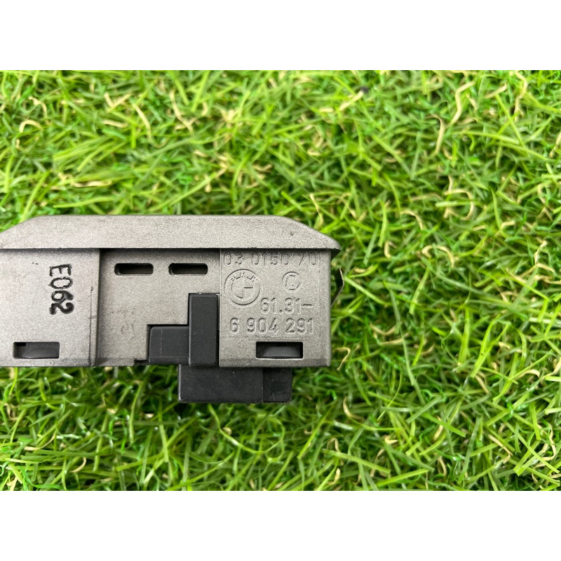 Кнопка сдвижной крышки люка (электрика / кнопки) BMW 7-series E65 N62B44 61316904291